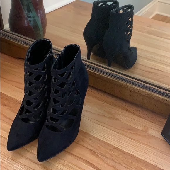 Cleopatra Black Suede Heel, size 6.5, side zipper - Picture 7 of 10